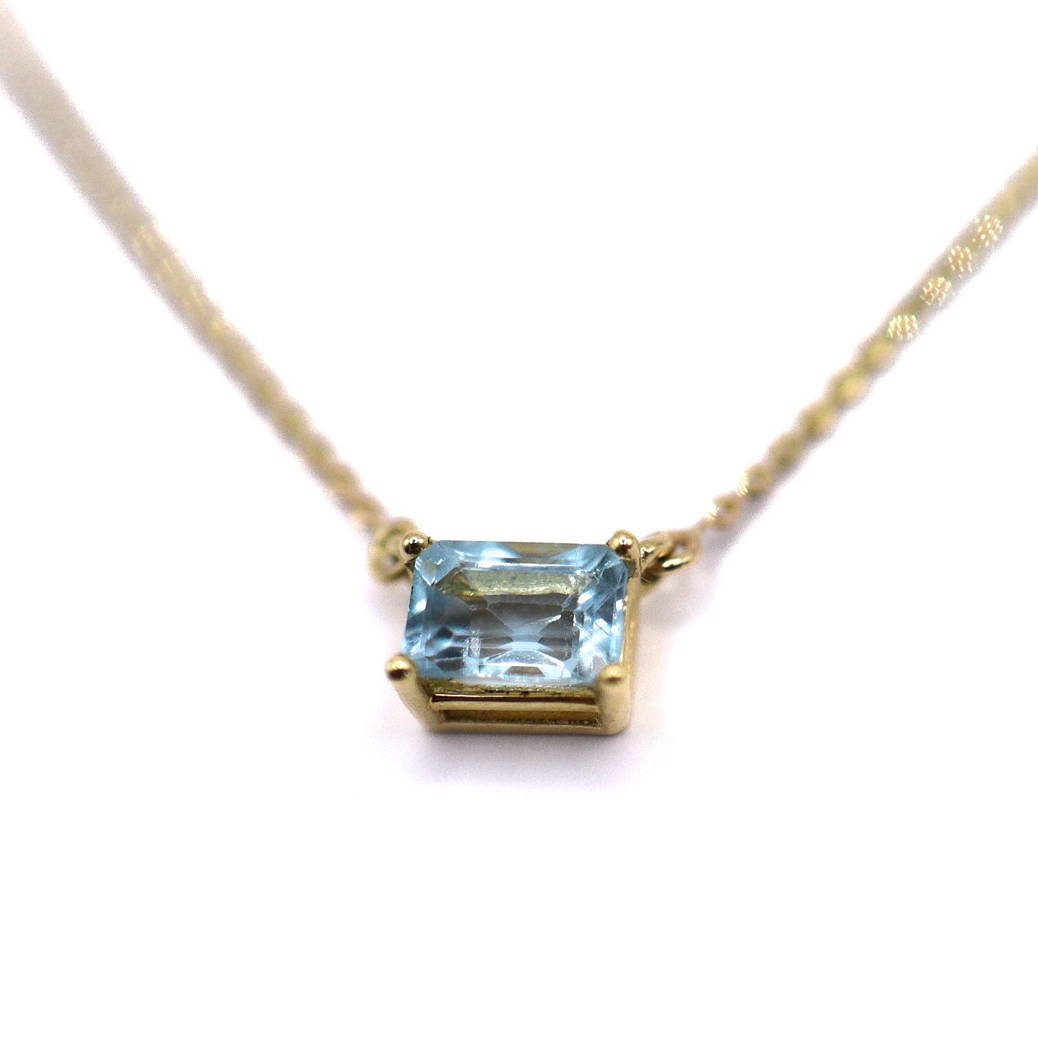 Collar con Aguamarina Natural en Oro Amarillo