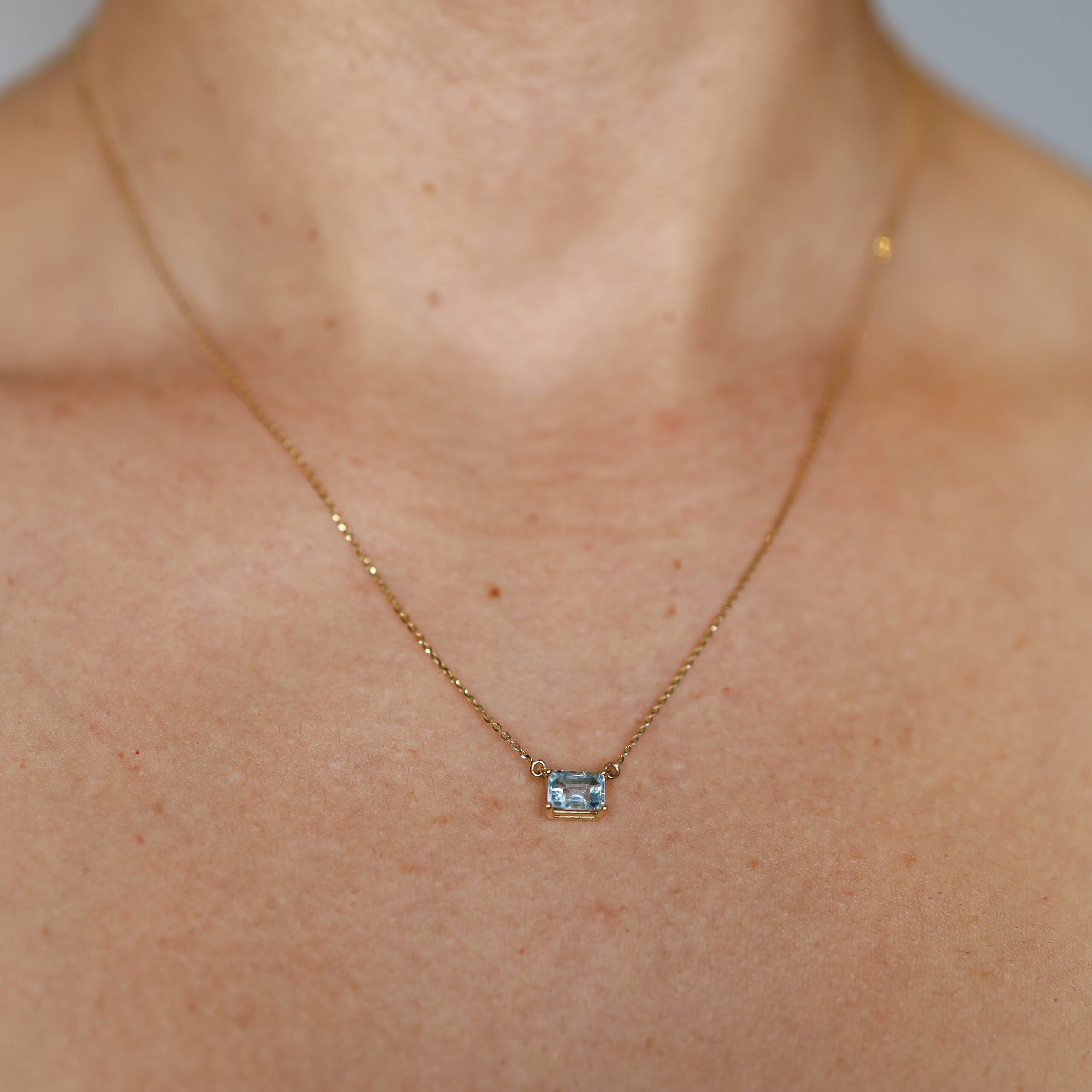 Collar con Aguamarina Natural en Oro Amarillo - Imagen 8