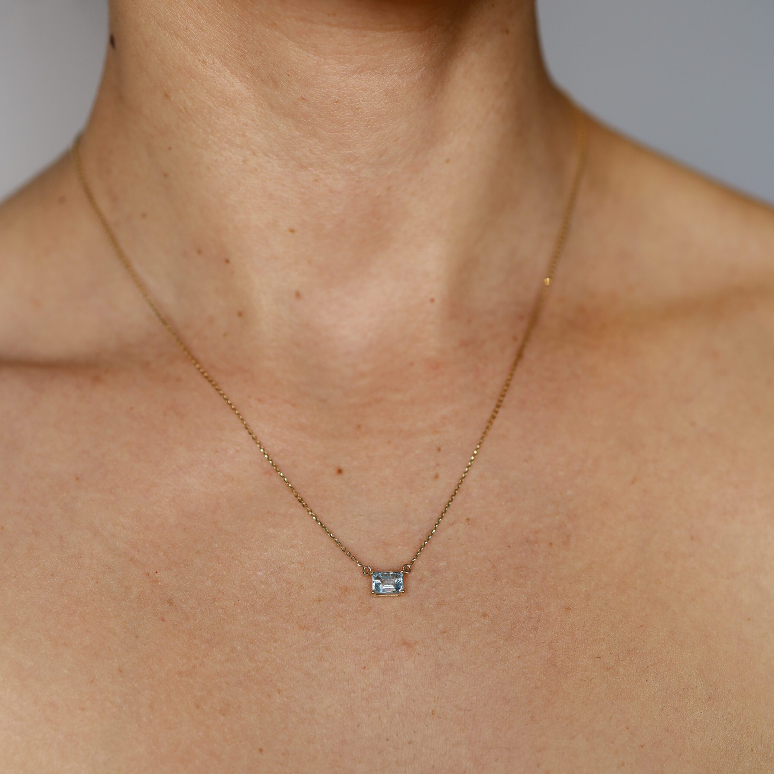 Collar con Aguamarina Natural en Oro Amarillo - Imagen 2