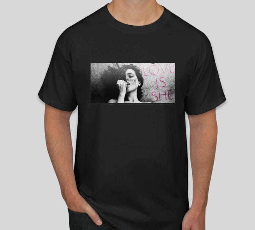 Camiseta Rock or die Love Is She Hombre Negra